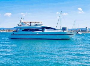 Million dollar Luxury 90ft yacht in Gold Coast - Accommodation Gold Coast